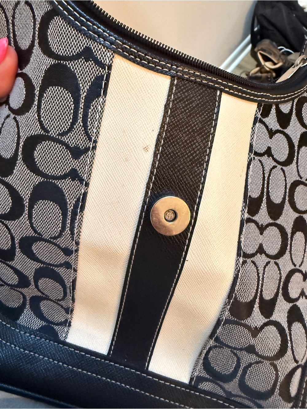 Early 2000’s Coach emblem bag - Picture 8 of 9